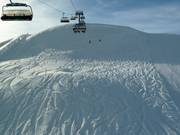 Tracce nella neve fresca presso la seggiovia Family Express