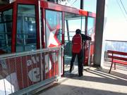 Pulizia della cabinovia dopo la corsa