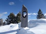 Il monumento sulla Cima del Paion è dedicato a Carlo Donei, maestro di sci e fondatore della Scuola di Sci Alpe Cermis