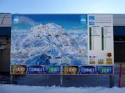 Moderno pannello informativo nella stazione a valle di Kals